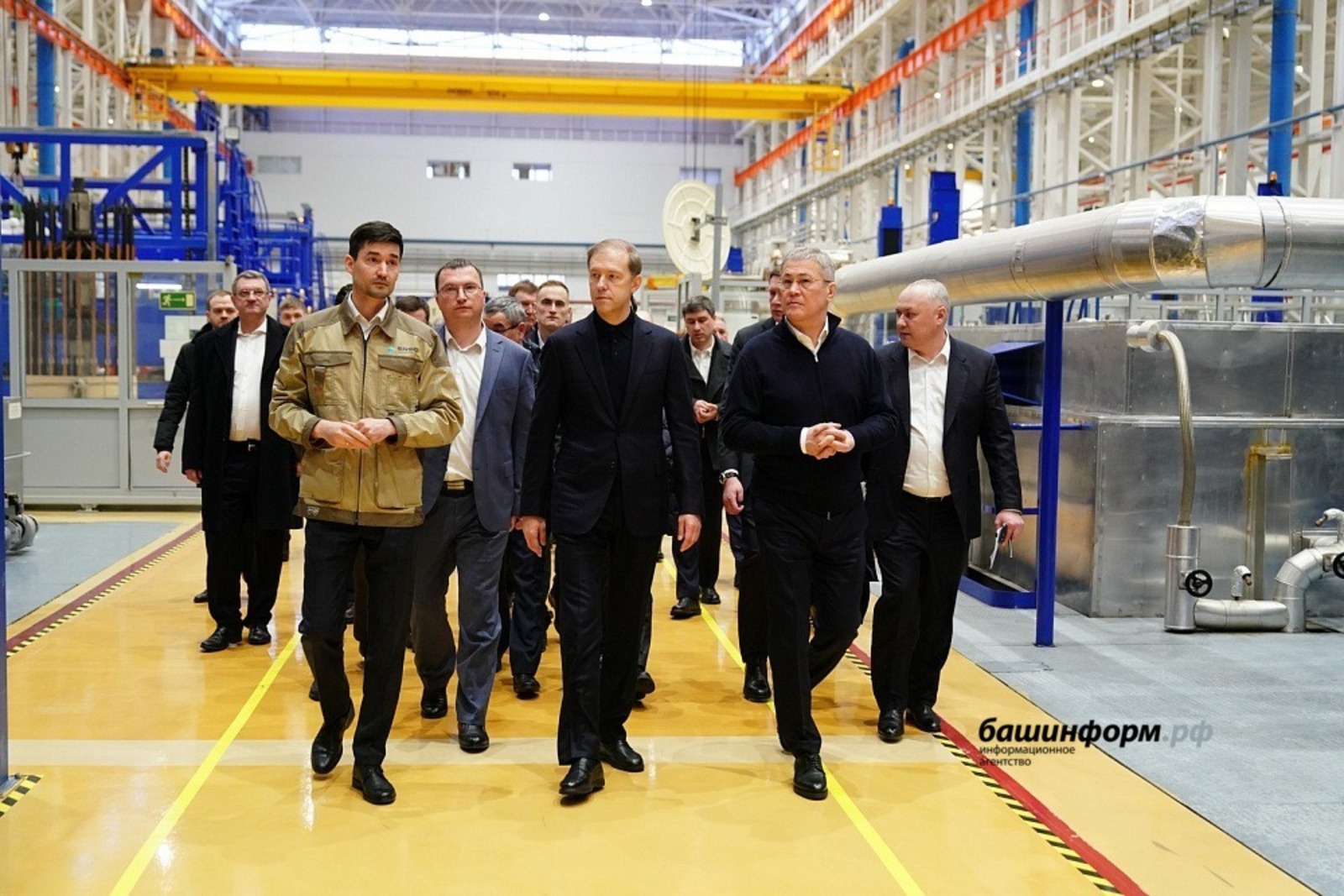 Денис Мантуров и Радий Хабиров посетили ведущие предприятия Уфы