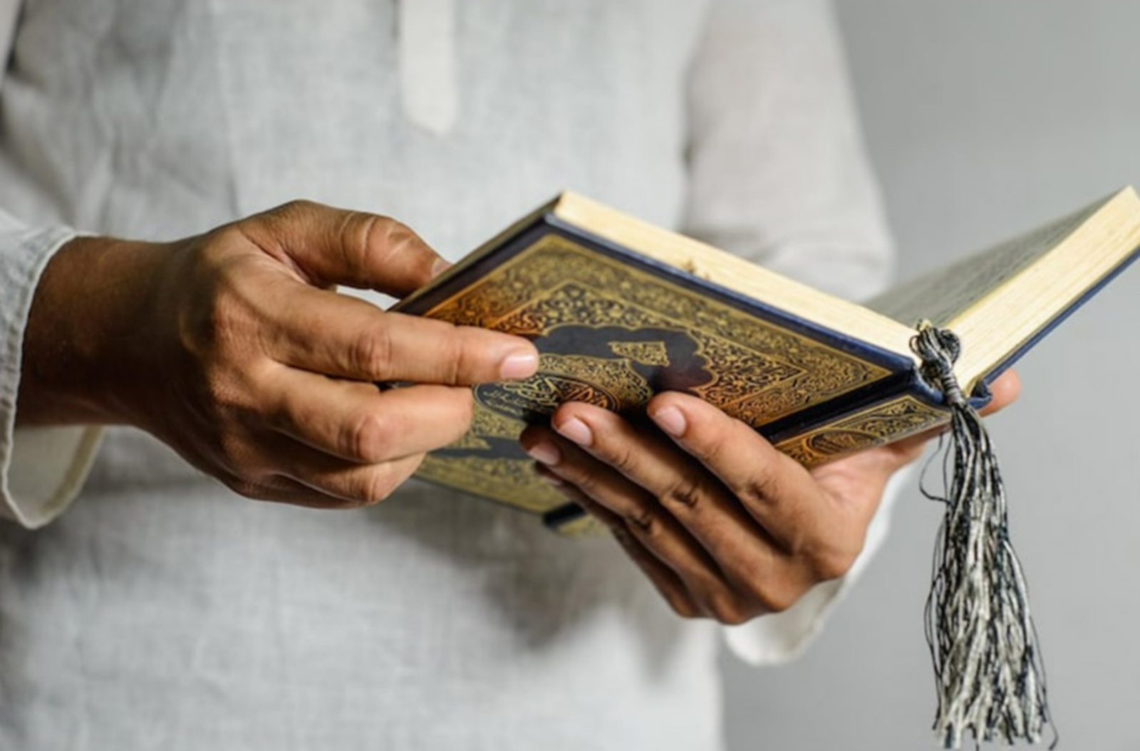 ҠӘҘЕР ТӨНӨН ҒИБӘҘӘТТӘР ҠЫЛЫП ҮТКӘР!