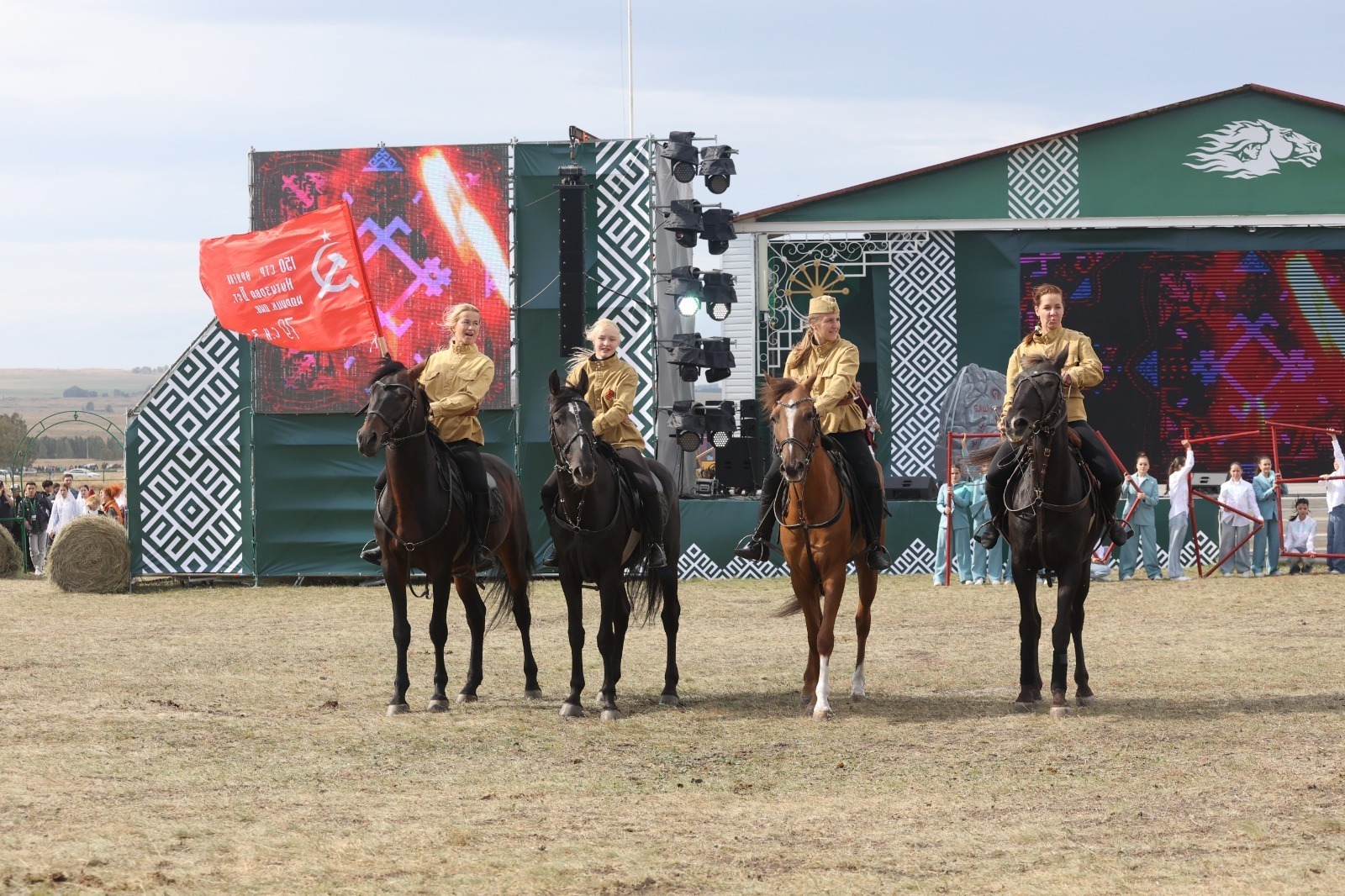 Фестивалдә башҡорт аты гимны яңғыраны