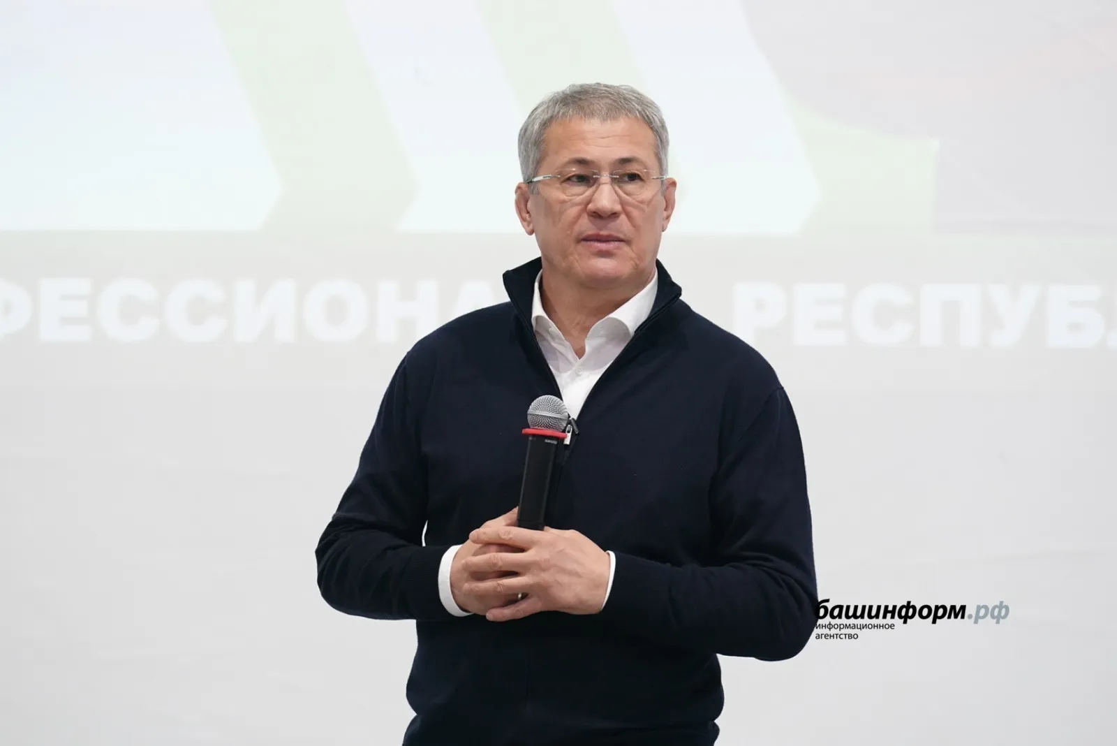 Глава Башкирии встретился с участниками слета «Профессионалы»