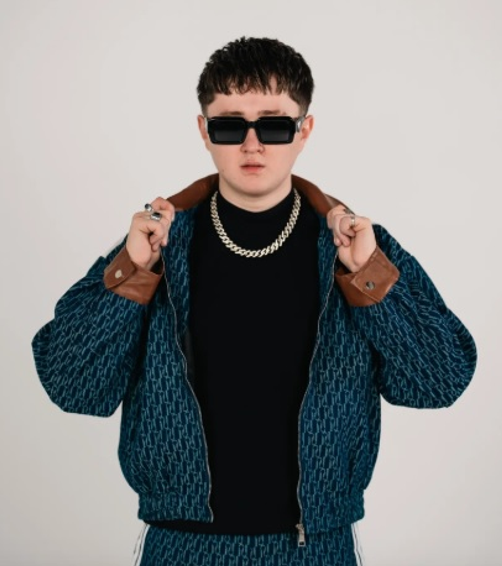 Кемдәр диктан яҙҙыртасаҡ?