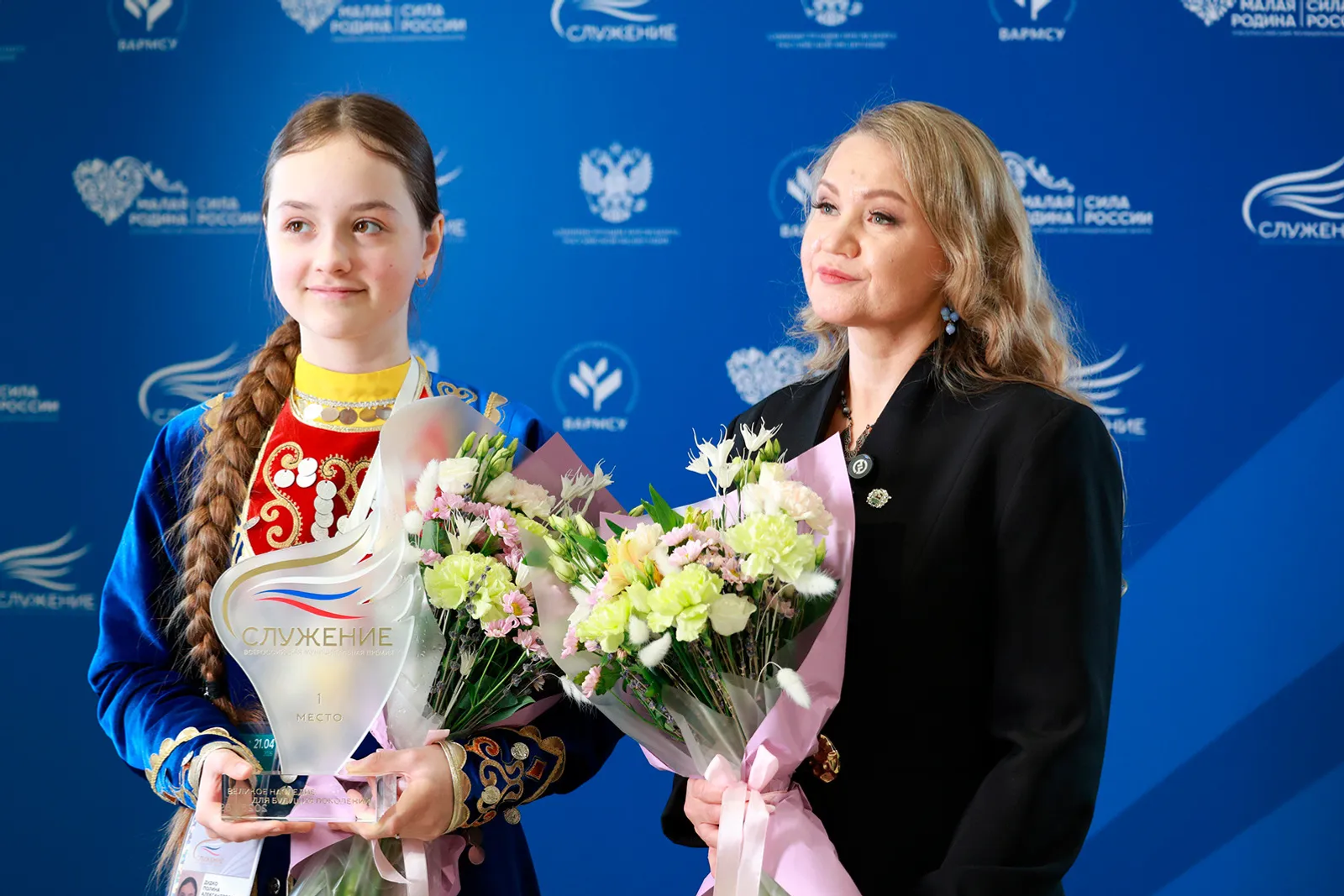 Глава Башкирии поздравил школьницу из Уфы с победой в премии «Служение»