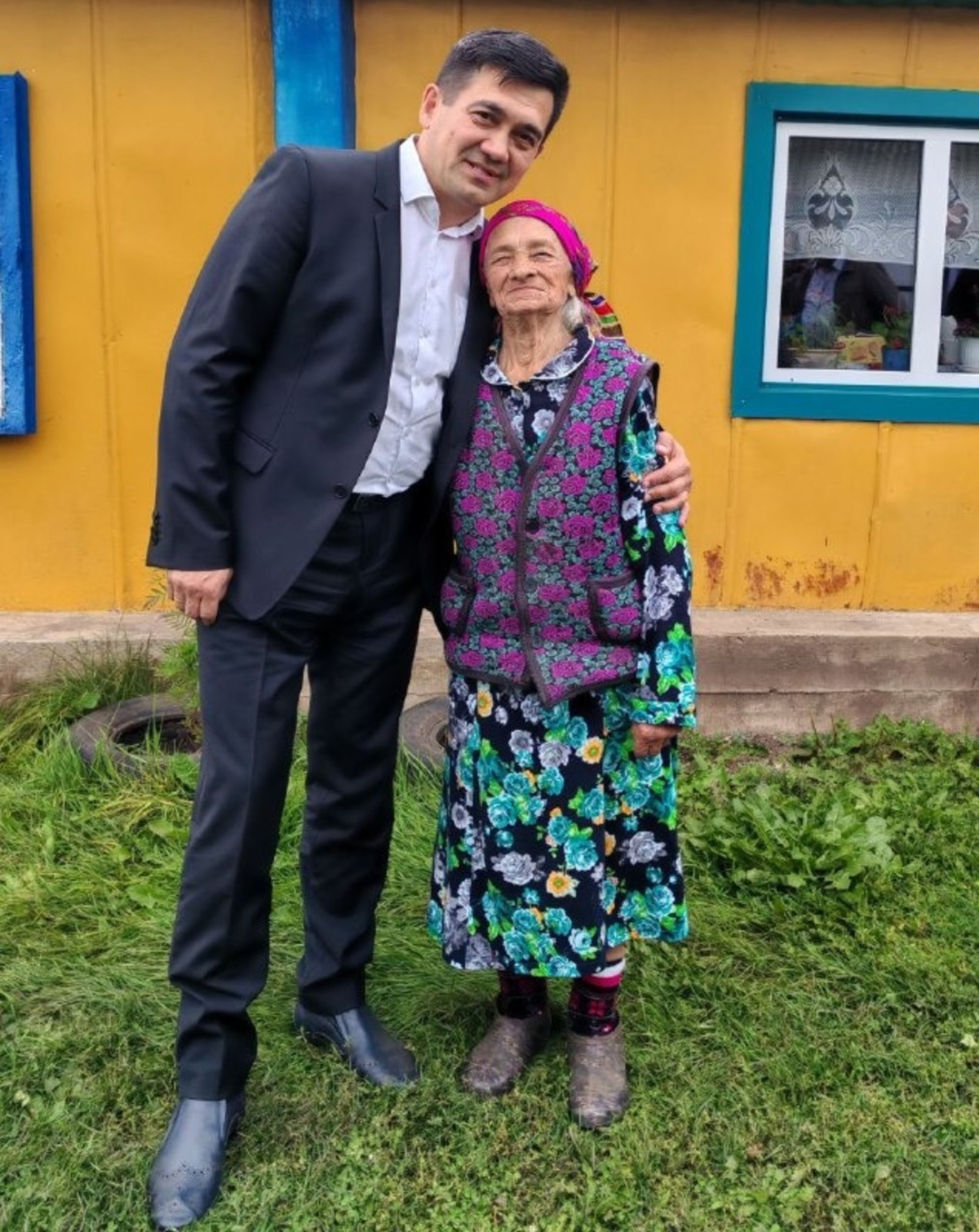 100 йәшлек инәй хужалыҡ эштәрен үҙе алып бара